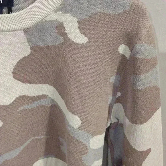 DKNY‎ beige cream camo crop sweater women's small - Picture 2 of 4